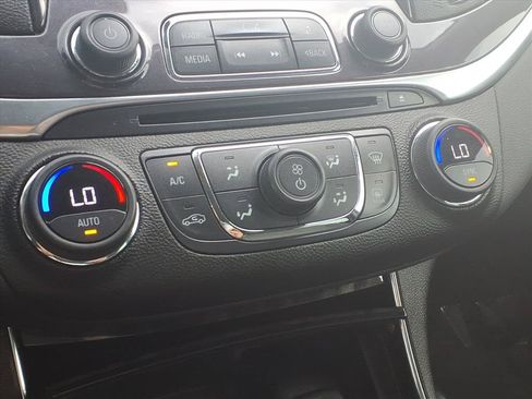 Used 2015 Chevrolet Impala LT FWD image 6