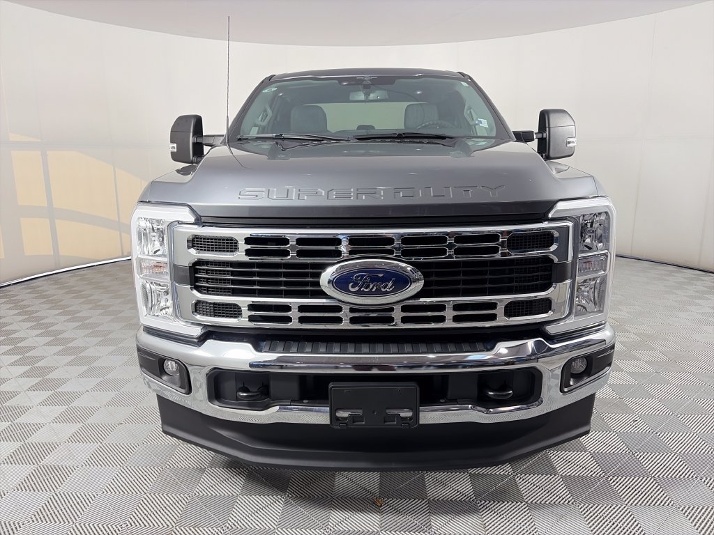 Used 2023 Ford F350 XLT AWD/4WD image 2