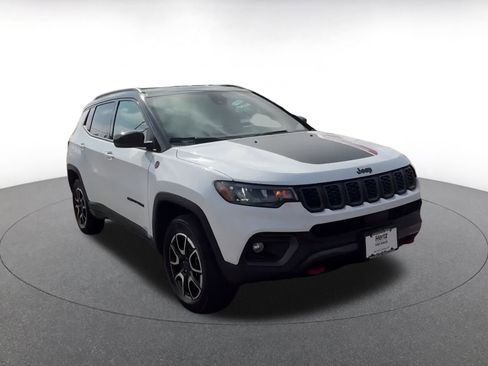 Used 2025 Jeep Compass Trailhawk w/ Trailer Tow Group image 3