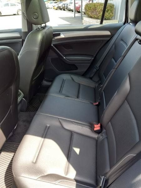 Used 2017 Volkswagen Golf SE FWD image 4