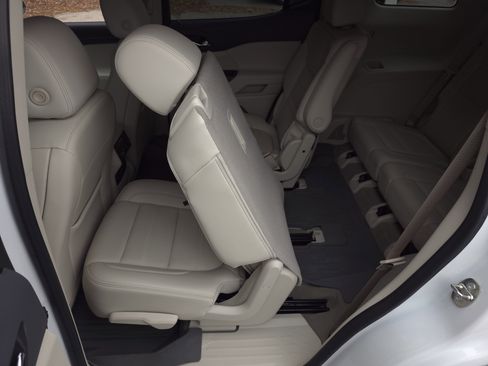 Used 2023 GMC Acadia Denali w/ Denali Ultimate Package image 33