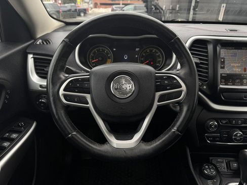 Used 2017 Jeep Cherokee Trailhawk image 18