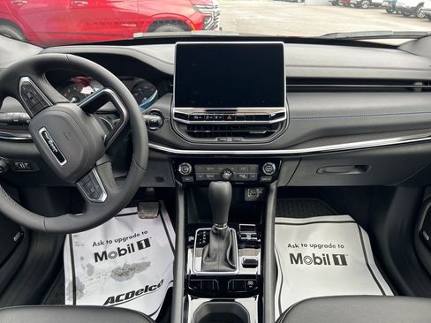 New 2025 Jeep Compass Latitude w/ Sun & Sound Group image 17