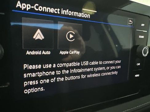 Certified 2025 Volkswagen Taos SE image 29