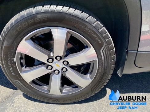 Used 2021 Chevrolet Traverse LT w/ LT Premium Package AWD/4WD image 14