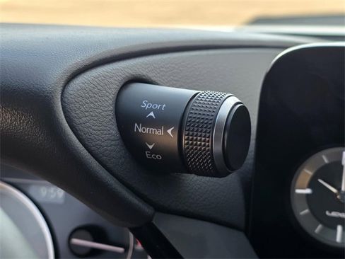 Certified 2023 Lexus ES 300h Ultra Luxury w/ Accessory Package (Z2) image 31