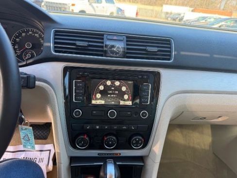 Used 2013 Volkswagen Passat TDI SE image 24