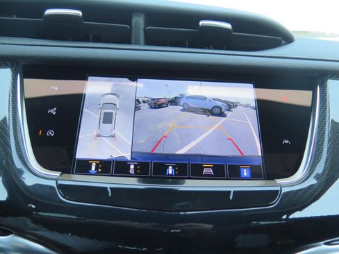 Used 2025 Cadillac XT6 Sport w/ Technology Package image 17