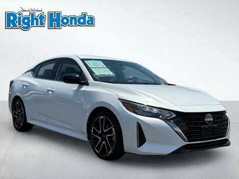 Used 2025 Nissan Sentra SR FWD image 10