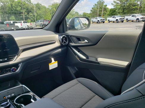 New 2026 Chevrolet Equinox LT w/ Convenience Package II FWD image 30