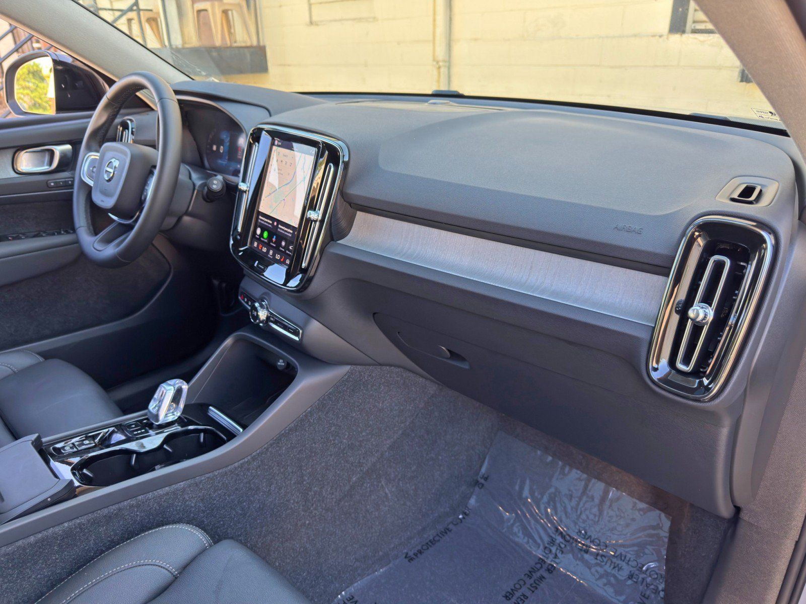 Used 2024 Volvo XC40 B5 Plus w/ Climate Package AWD/4WD image 15