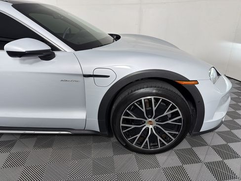 Certified 2025 Porsche Taycan 4 Cross Turismo AWD/4WD image 13
