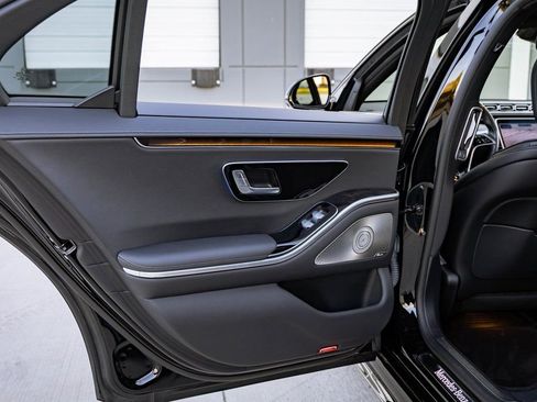 Used 2023 Mercedes-Benz S 500 4MATIC w/ AMG Line image 35