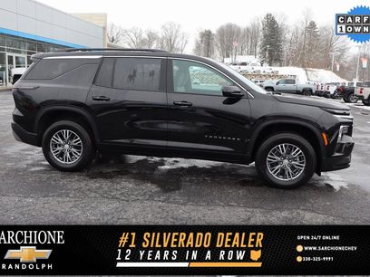 Used 2025 Chevrolet Traverse LT