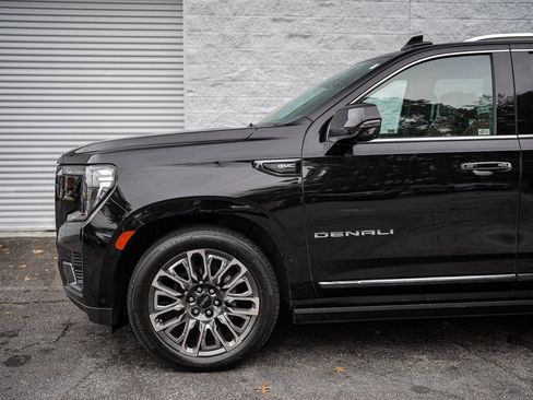 Used 2023 GMC Yukon XL Denali Ultimate image 11