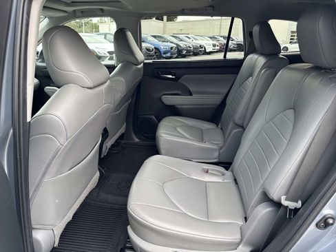 Certified 2022 Toyota Highlander XLE image 14