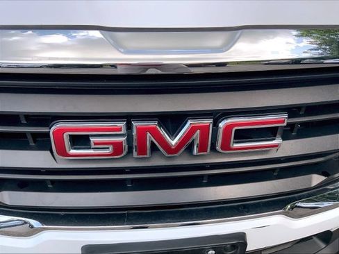 Used 2024 GMC Terrain SLE AWD/4WD image 5