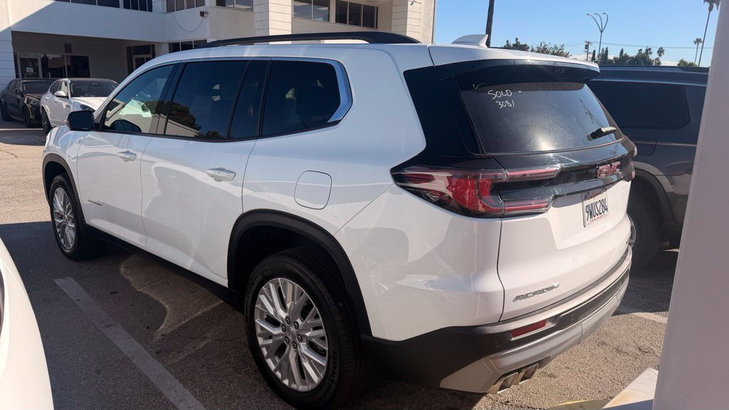 Used 2026 GMC Acadia Elevation w/ Elevation Premium Package FWD image 3