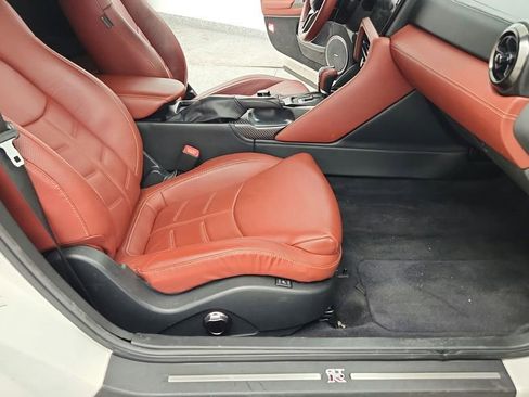 Used 2017 Nissan GT-R Premium w/ Premium Interior Package AWD/4WD image 46
