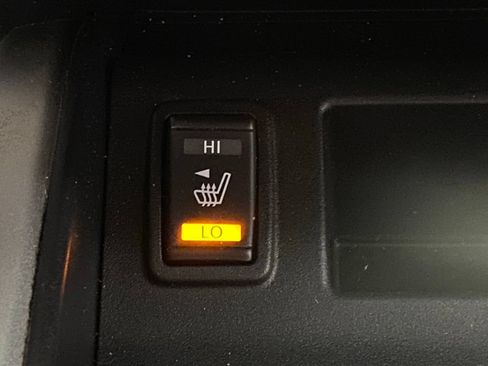Used 2019 Nissan Titan SV w/ SV Convenience Package AWD/4WD image 25