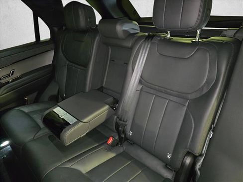Used 2025 Land Rover Range Rover Sport SE AWD/4WD image 14