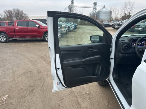 Used 2025 Chevrolet Colorado W/T image 9