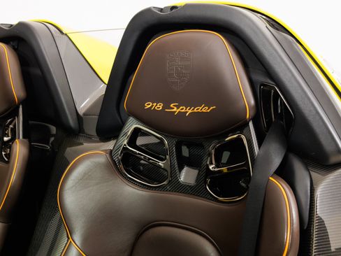 Used 2015 Porsche 918 Spyder AWD/4WD image 18