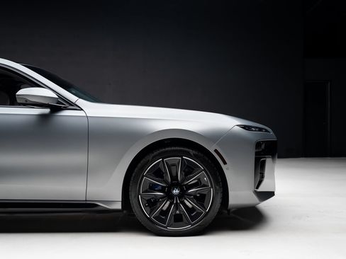 Used 2023 BMW i7 xDrive60 AWD/4WD image 38