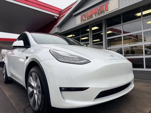 Used 2022 Tesla Model Y Long Range image 13