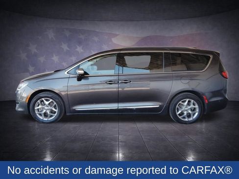 Used 2019 Chrysler Pacifica Limited w/ Advanced Safetytec Group FWD image 2