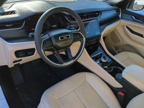 Used 2023 Jeep Grand Cherokee Limited w/ Luxury Tech Group II image 13