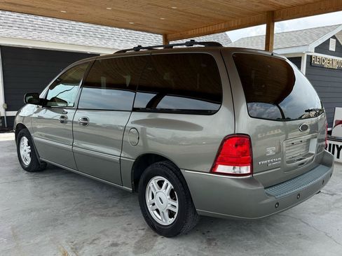 Used 2005 Ford Freestar SEL FWD image 9