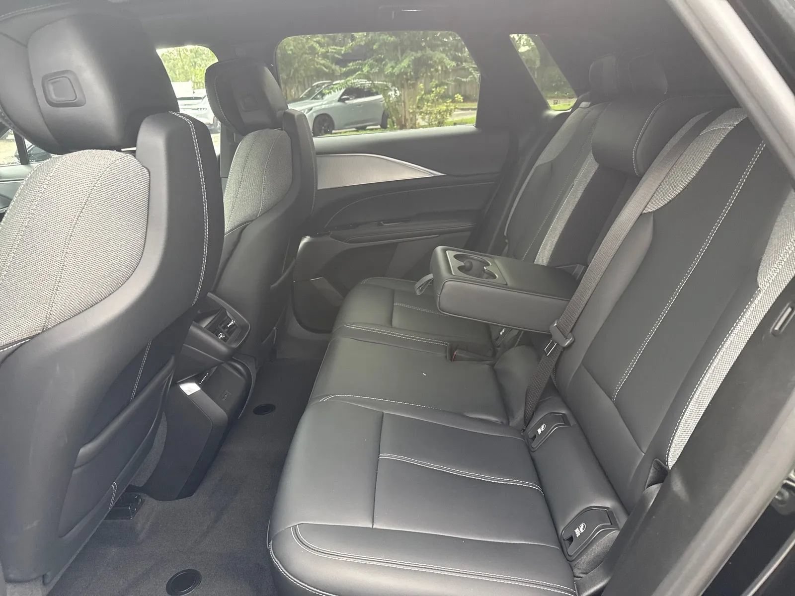 Used 2024 Cadillac Lyriq Tech RWD image 12