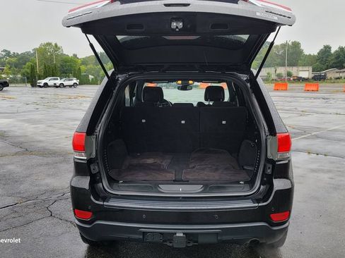 Used 2018 Jeep Grand Cherokee Laredo AWD/4WD image 11