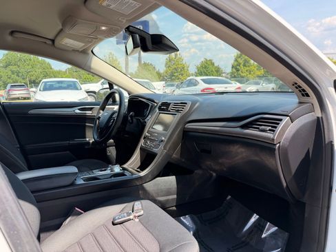 Used 2019 Ford Fusion SE FWD image 20