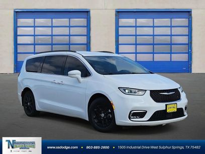 Used 2022 Chrysler Pacifica Touring-L