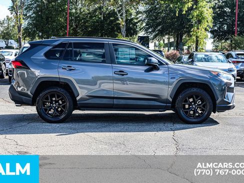 Used 2021 Toyota RAV4 LE image 10