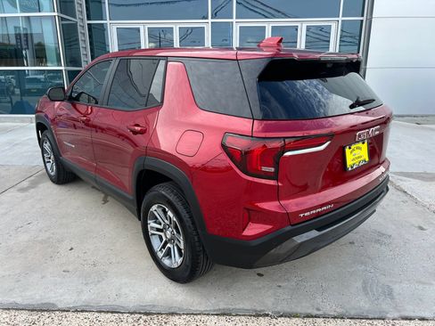 Used 2026 GMC Terrain Elevation w/ Technology Package II FWD image 5