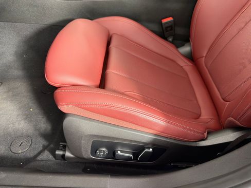 Certified 2025 BMW 330i Sedan image 11