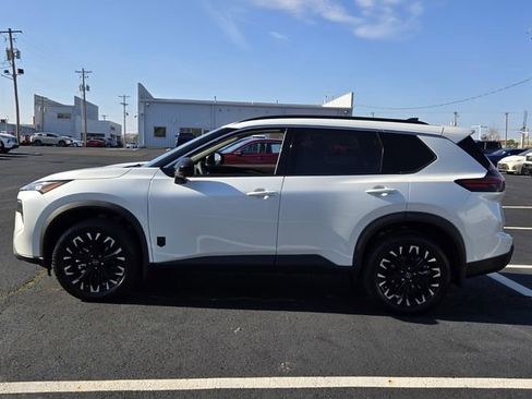 New 2026 Nissan Rogue SV FWD image 4