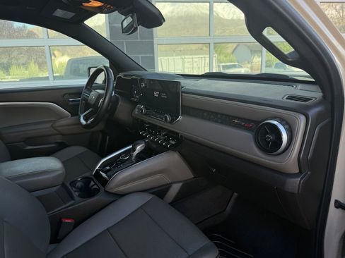 Used 2024 Chevrolet Colorado ZR2 w/ ZR2 Convenience Package III AWD/4WD image 21