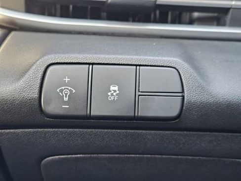 Used 2024 Hyundai Elantra SEL image 21