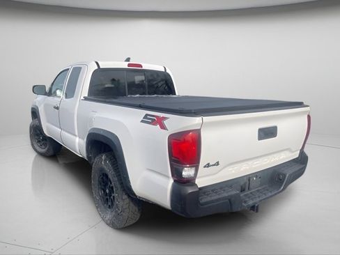 Used 2020 Toyota Tacoma TRD Sport image 12