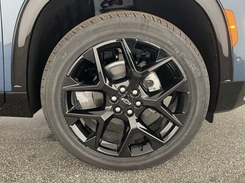 Used 2025 Chevrolet Traverse RS image 53