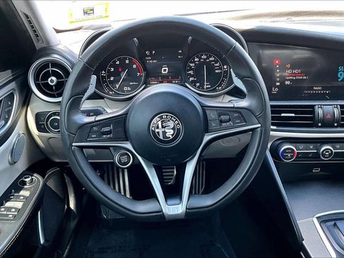 Used 2018 Alfa Romeo Giulia Ti Sport w/ Quick Order Package 22S Sport AWD/4WD image 20