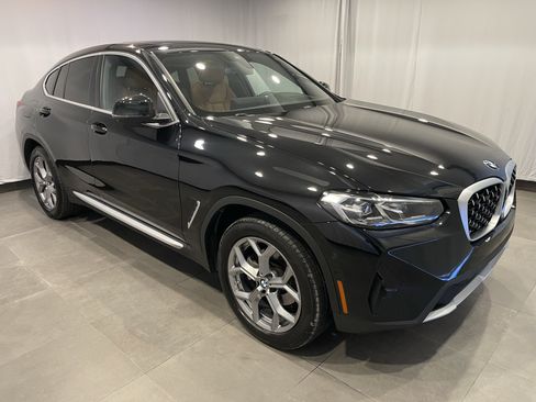 Used 2025 BMW X4 xDrive30i AWD/4WD image 3