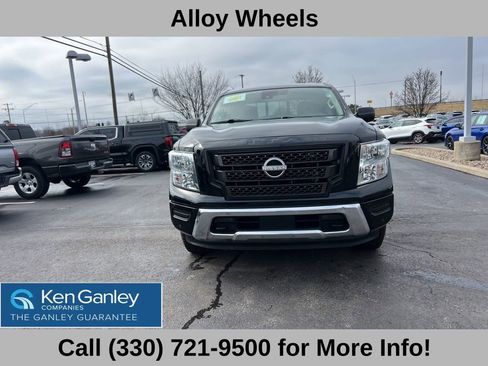 Used 2023 Nissan Titan SV w/ SV Convenience Package image 3