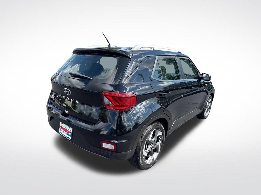 Certified 2024 Hyundai Venue SEL FWD image 5