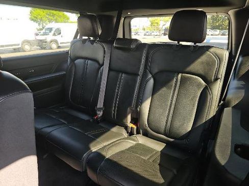 Used 2025 Jeep Wagoneer L Series II w/ 8-pass Seating Package AWD/4WD image 9