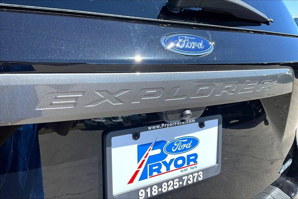 Used 2021 Ford Explorer XLT w/ Equipment Group 202A AWD/4WD image 34